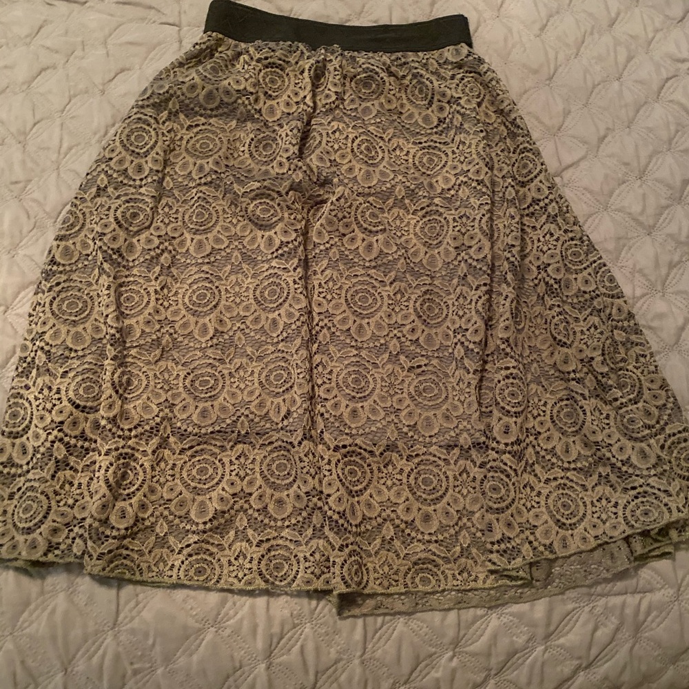 Super cute. Lace pattern. Olive green.